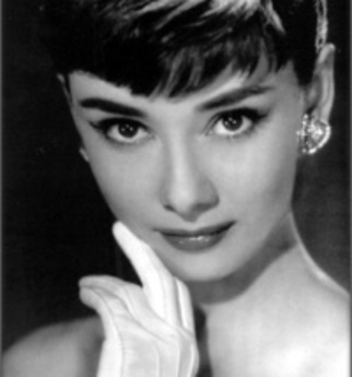 We’ve found the perfect Hepburn style false eyelashes