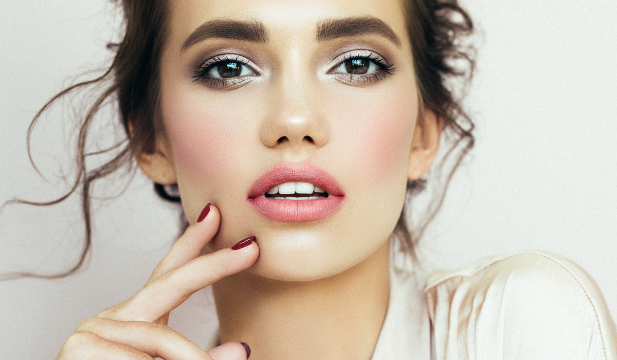 5 ways to touch-up your makeup at the end of the day