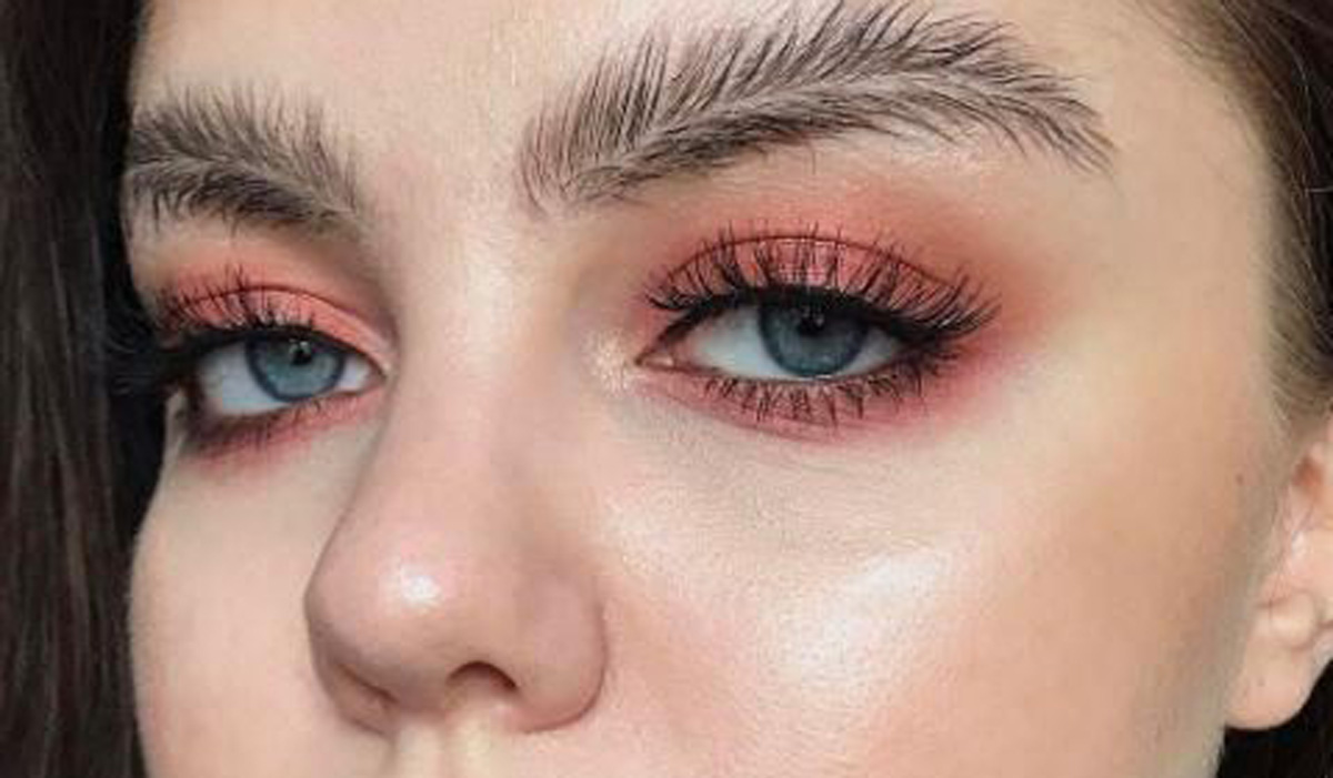 Eyebrows that look like feathers are the latest Instagram craze