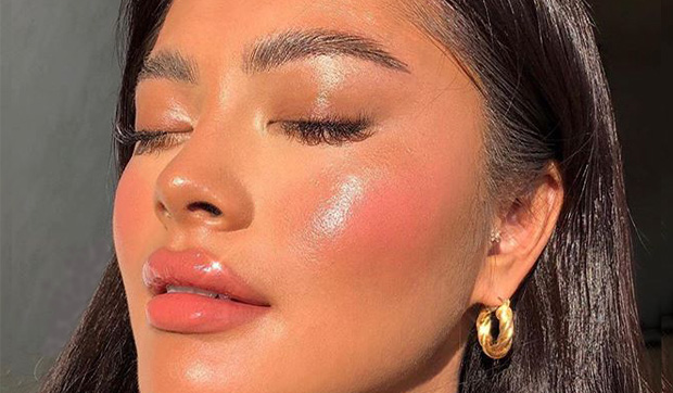 How to walk the fine line between sweaty and glowy this summer