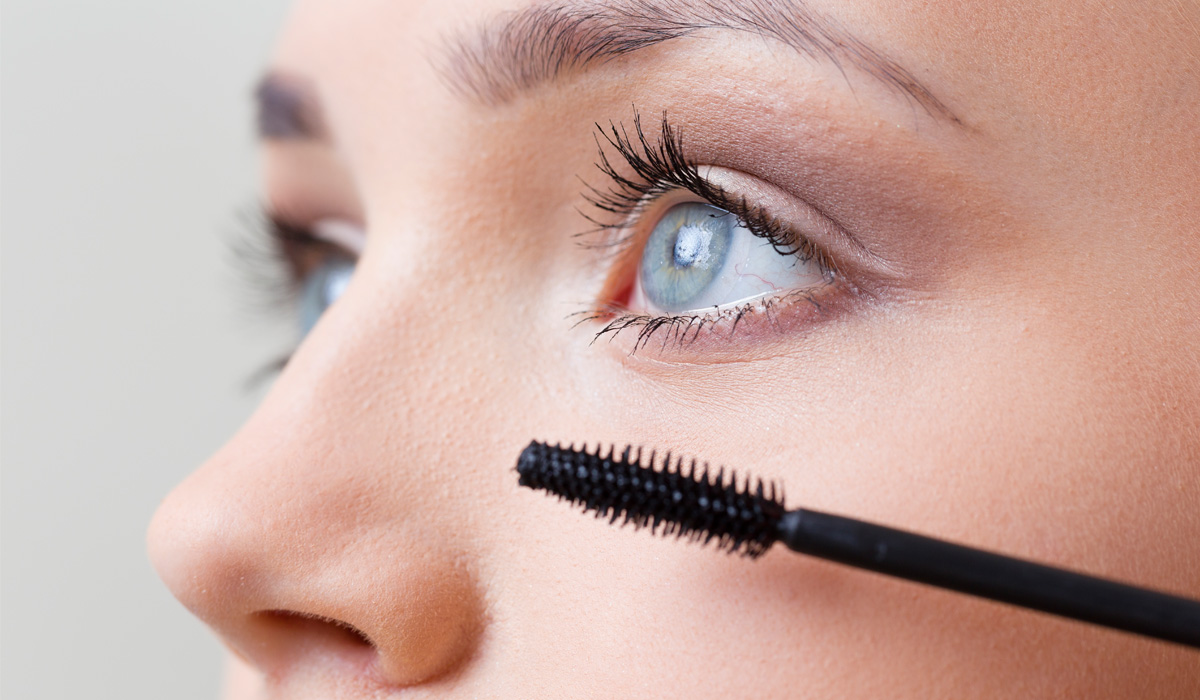 Should you wear mascara on your bottom lashes?