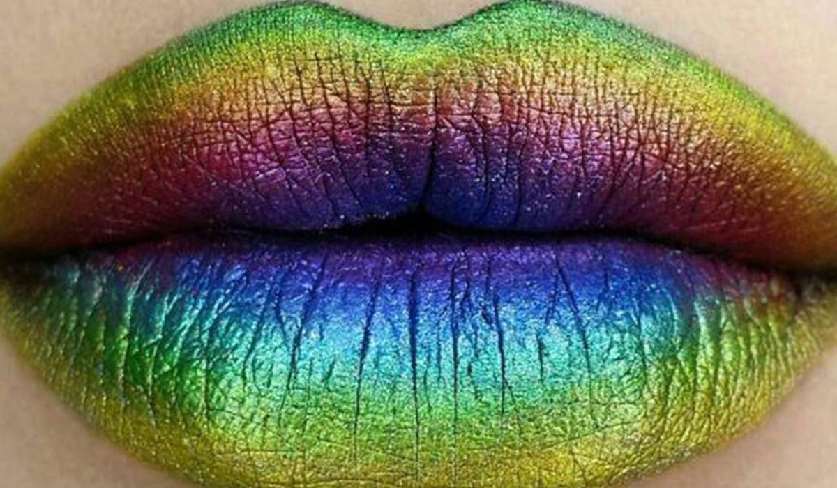 Oil slick lips are now a thing and we are trippin’