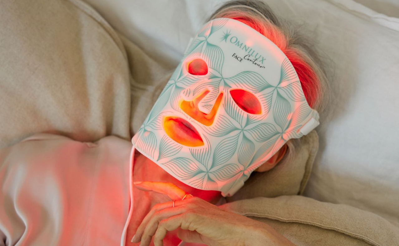 How To Use An LED Mask At Home For The Best Results pic pic