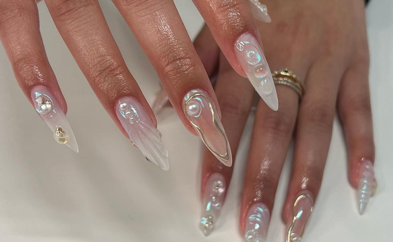 6. "Glamorous Winter Nail Trends" - wide 10