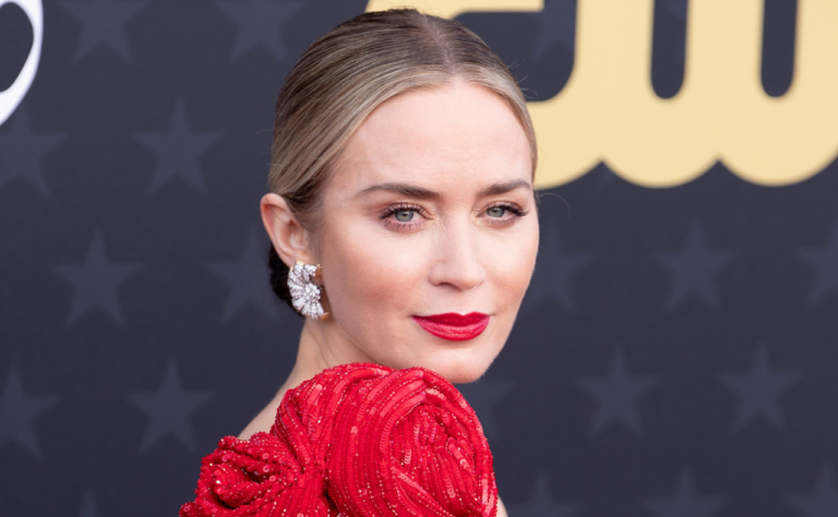 This Facial Is The First Step In Emily Blunt’s Red Carpet Glam Routine