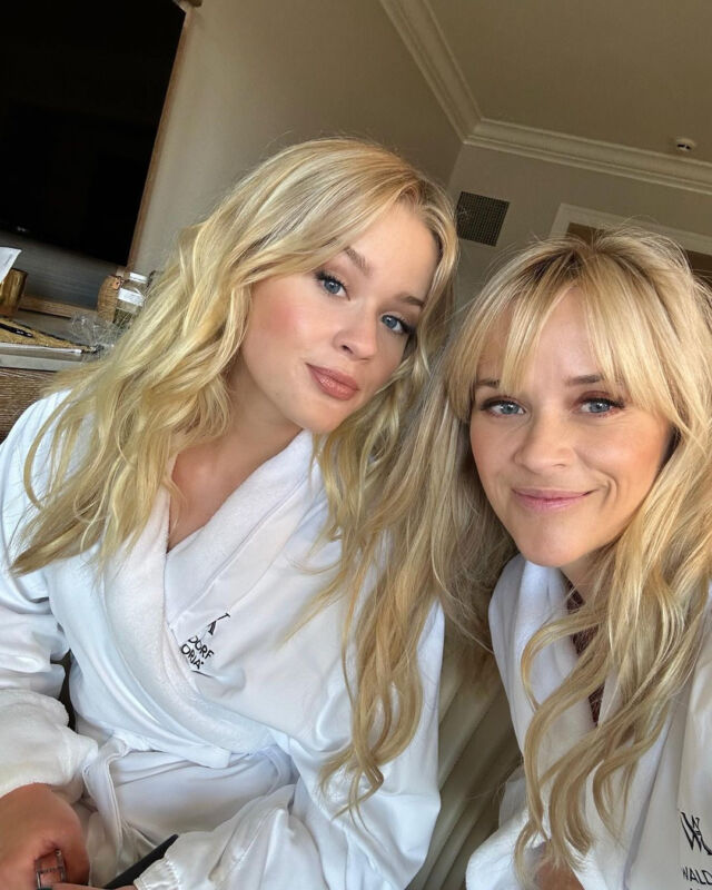 Know a mum that's just as #beautyobsessed at you are? We've rounded up all the best #MothersDay gifts for beauty lovers, from #skincare to makeup and hair care – tap the link in our bio for the ultimate guide 🎁

📷 #ReeseWitherspoon